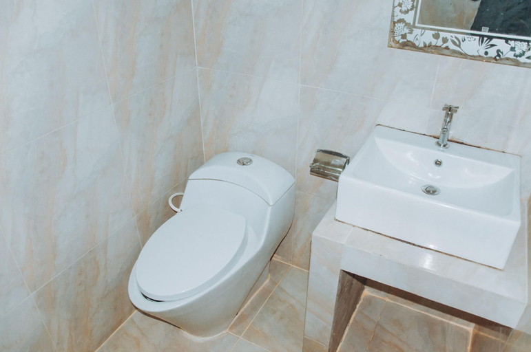Bathroom 5, DS Residences Marina, Semarang