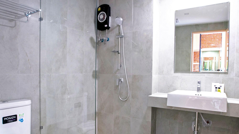 Bathroom 4, B2 Mukdahan Boutique and Budget Hotel, Muang Mukdahan