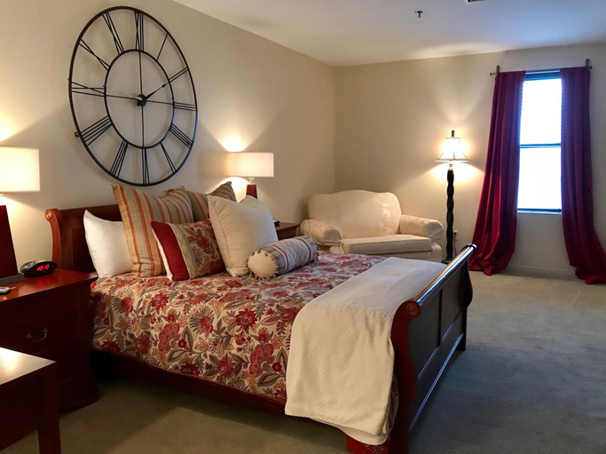 Bedroom 5, Ophelias Restaurant & Inn, Kansas City