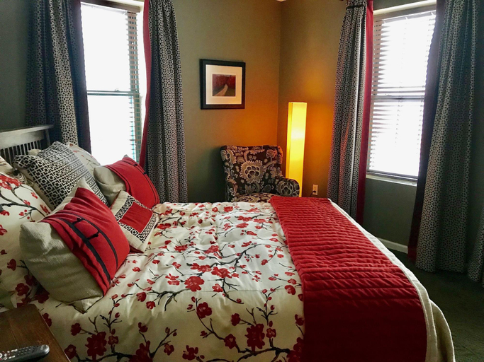 Bedroom 5, Ophelias Restaurant & Inn, Kansas City