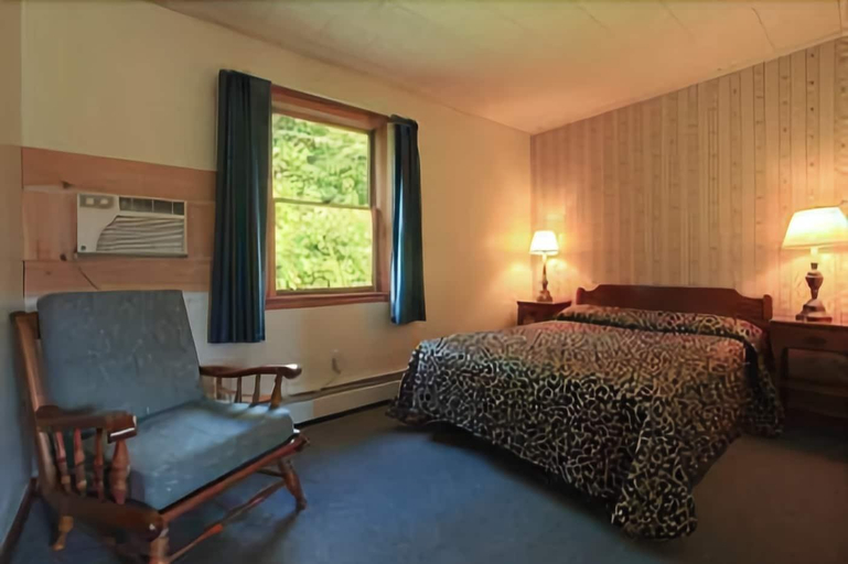 Bedroom 2, Ladd Brook Inn, Bennington