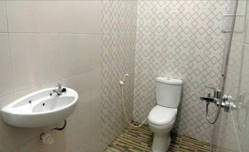 Bathroom 5, Clover Homestay, Probolinggo