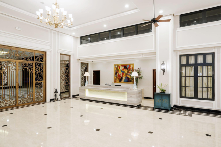 Public Area 4, The Auhana, Malay