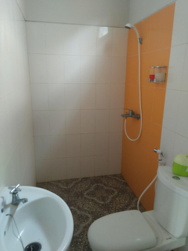 Bathroom 4, Clover Homestay, Probolinggo