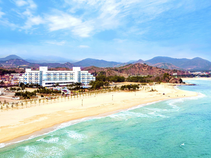 Exterior & Views 2, Ocean To You Resort Sokcho Seorak Beach Hotel And, Goseong