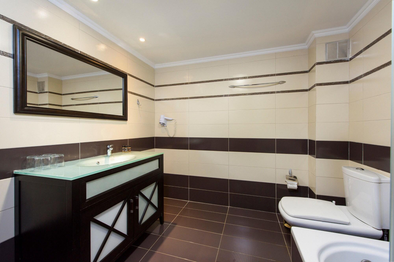 Bathroom 5, Iolida Corfu Resort by Smile Hotels, Ionian Islands