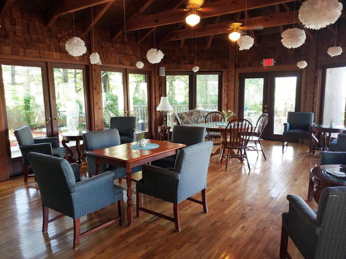 Food & Drinks 5, McKinley Edwards Inn, Swain