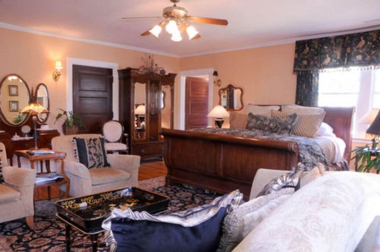 Bedroom 4, Black Walnut B&B Inn, Buncombe