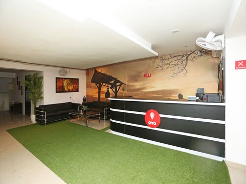 OYO 9587 The Royal Crowne, Gurgaon