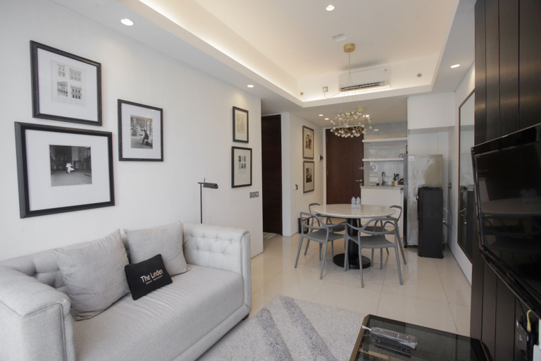 Premium 2BR Apartment near Marvell City Mall at The Linden By Travelio - Others