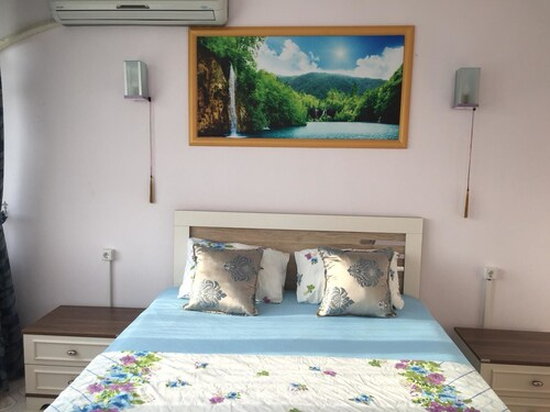Beyzade VIP 1, Merkez