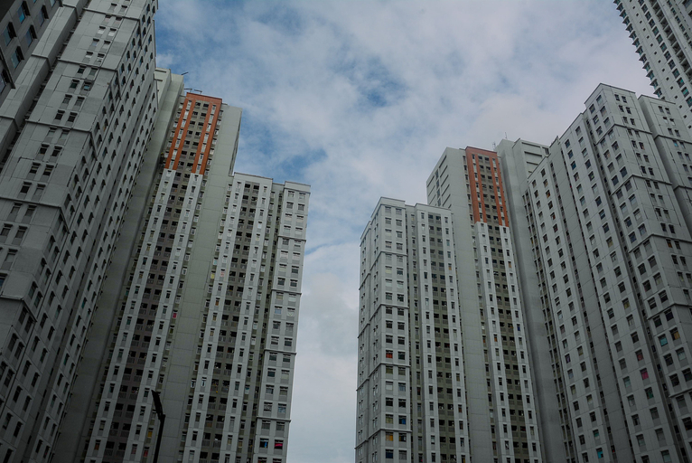 Exterior & Views, Beautiful 2BR with Direct Access to Pool Green Bay Apartment By Travelio, Jakarta Utara
