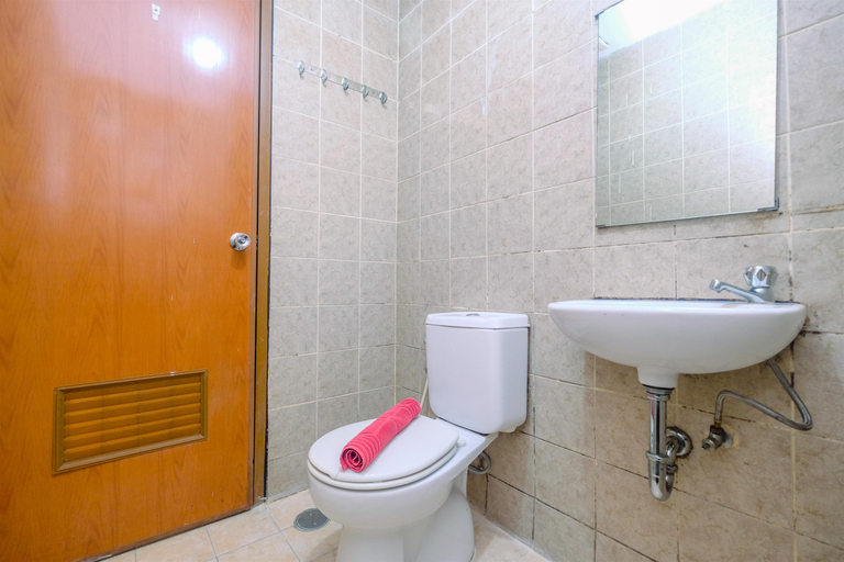 Bathroom 5, Great Choice and Strategic 2BR Apartment Salemba Residence By Travelio, Central Jakarta