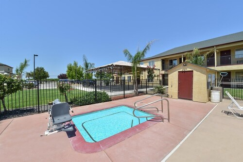 Quality Inn & Suites, Sutter
