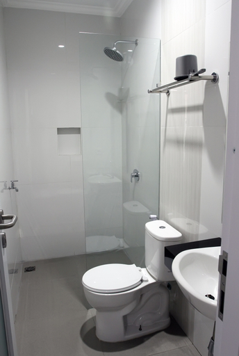 Bathroom, MJ Hotel Syariah Mojokerto, Mojokerto