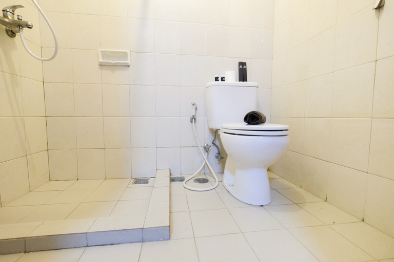 Bathroom 5, Great Choice and Strategic 1BR Apartment at Thamrin Residence By Travelio, Jakarta Pusat