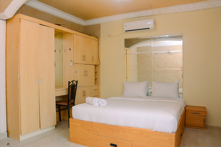 Relax and Cozy 1BR Mediterania Gajah Mada Apartment By Travelio, Jakarta Barat