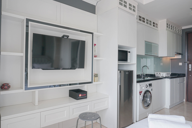 Others 3, Comfy and Wonderful Studio Menteng Park Apartment By Travelio, Central Jakarta