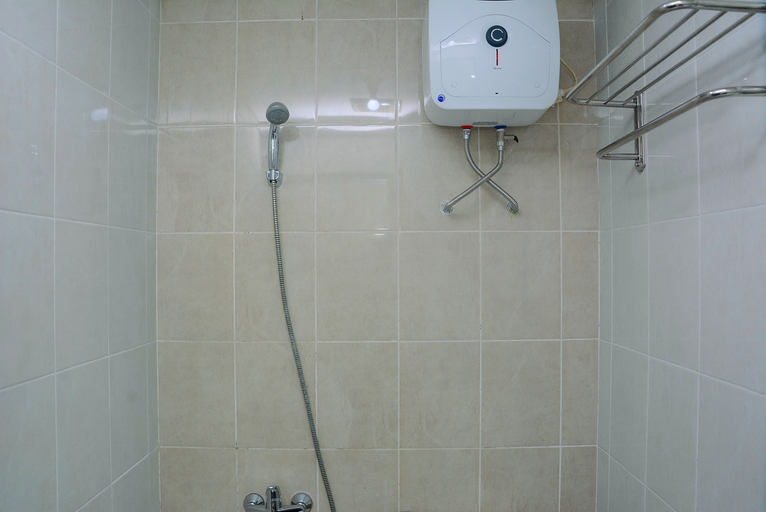 Bathroom 5, Best and Strategic Nifarro Park Studio Apartment By Travelio, Jakarta Selatan
