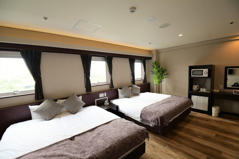 Bedroom 3, Rycom Crystal Hotel, Okinawa