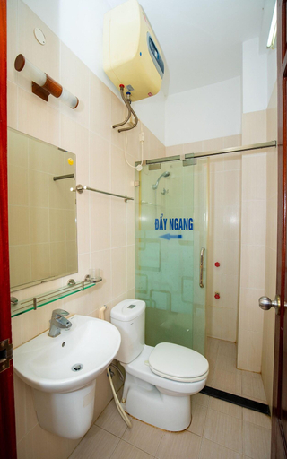 Bathroom, Ho Sen Xanh Hotel, Tây Hồ