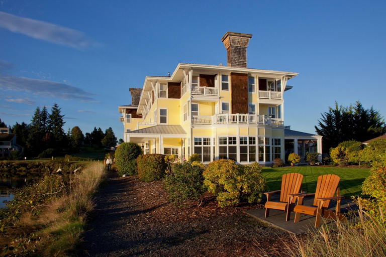 Exterior & Views