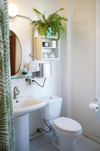 Bathroom, The Steady, Los Angeles