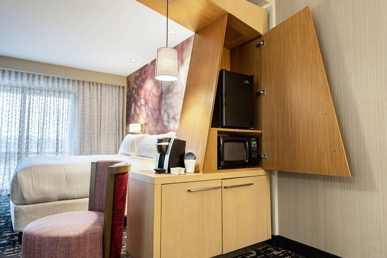 Bedroom 3, Courtyard by Marriott Winston - Salem Downtown, Forsyth