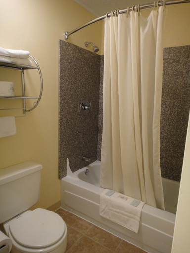 Bathroom 4, Lake Logan Inn Capital O Ohio, Hocking