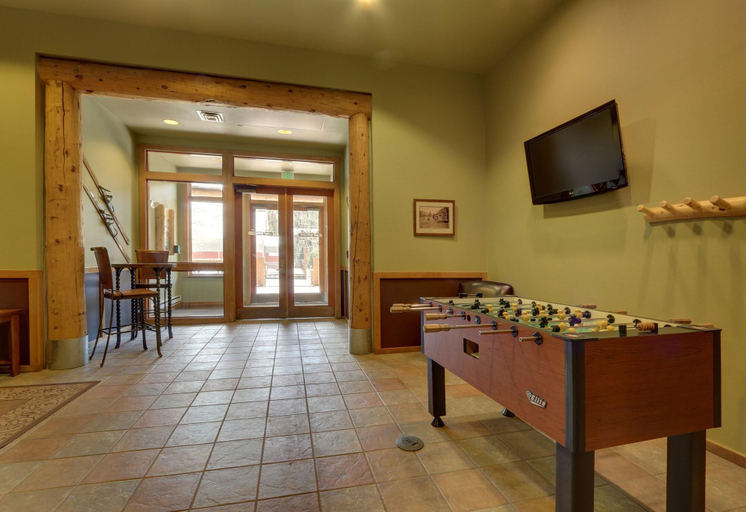 Public Area 2, Arapahoe Lodge 1 Bed 1 Bath B, Summit