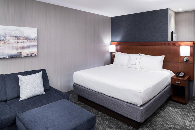 Bedroom 4, Courtyard By Marriott West Orange, Essex