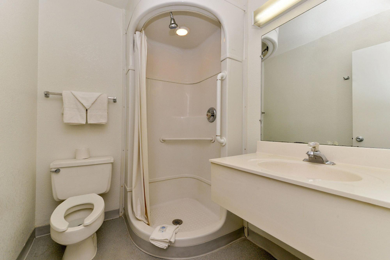 Bathroom 3, アメリカズ ベスト バリュー イン アンダーソン イリノイ, Madison