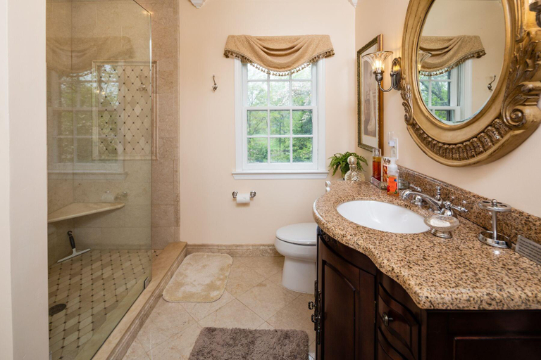 Bathroom 5, Airwell Bed and Breakfast, Loudoun