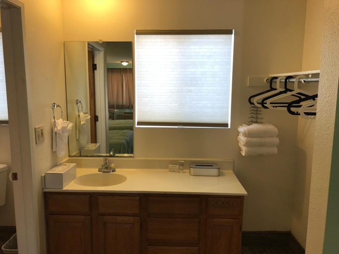 Bathroom 5, Desert Rain Spa Hotel, Riverside