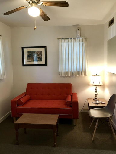Public Area 2, Chalet Motel, Custer