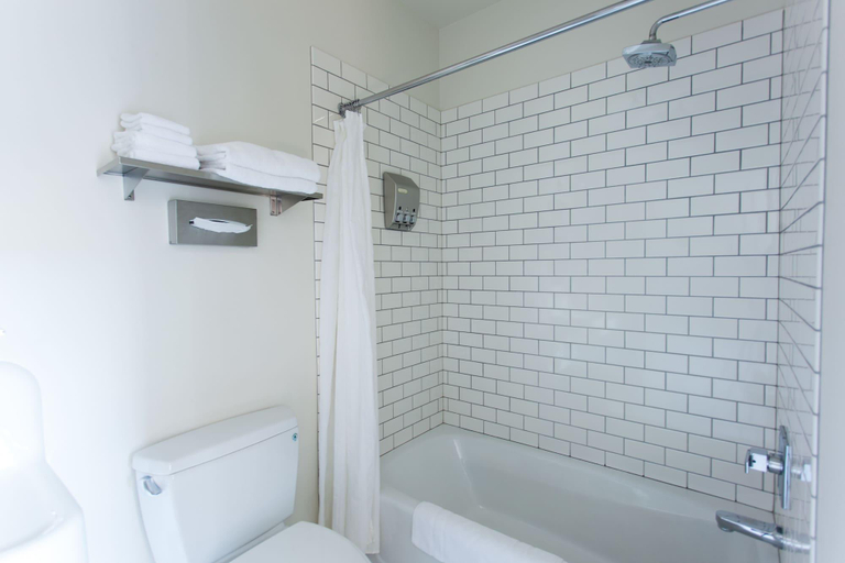Bathroom 4, Selina Commodore Astoria, Clatsop