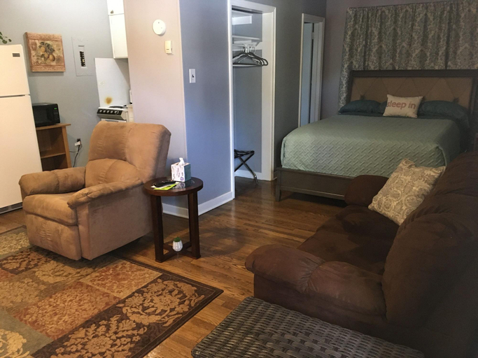 Public Area 3, Riverdale Inn, McLean