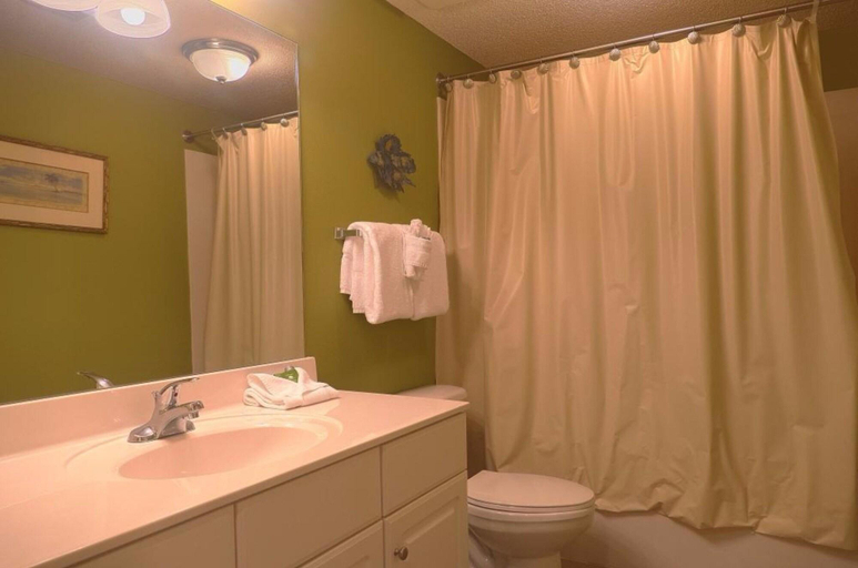 Bathroom 4, Majestic Beach Resort by Royal American Beach Getaways, Bay