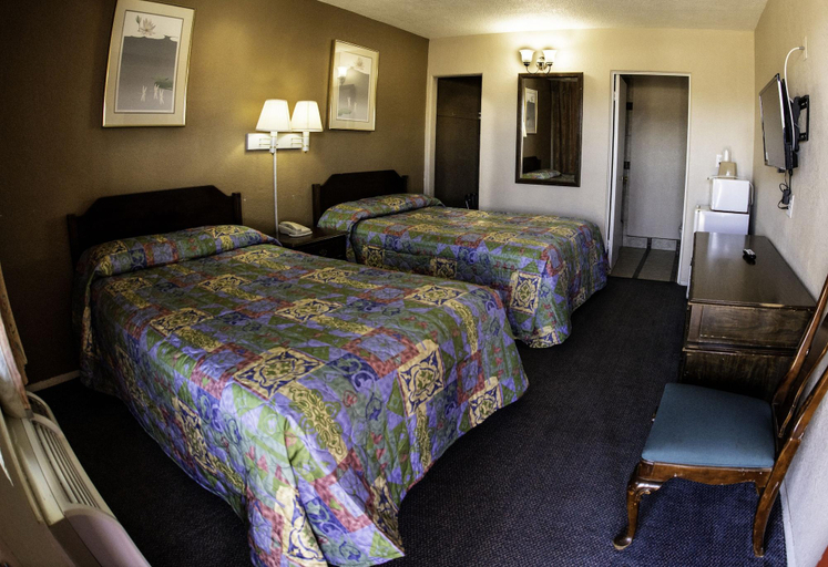 Bedroom 5, Budget Inn, Scurry