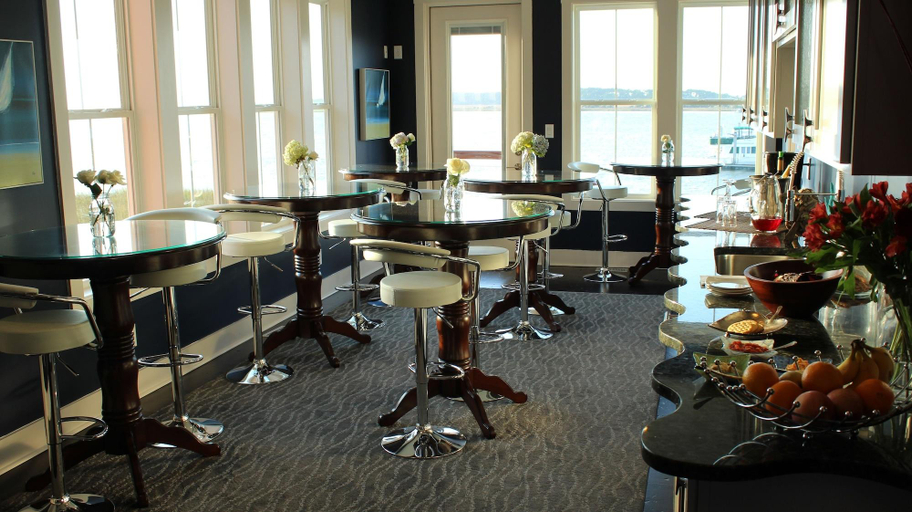 Food & Drinks 5, Regatta Inn - Adults Only, Charleston