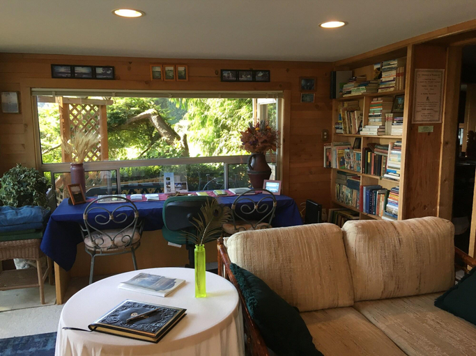 Public Area 3, Cottage Lake Bed and Breakfast, King