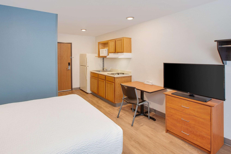 Bedroom 3, WoodSpring Suites Brownsville, Cameron