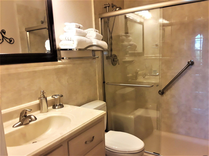 Bathroom 4, Secret Place, Kansas City