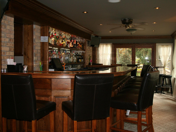 Food & Drinks 5, Duneland Beach Inn, LaPorte