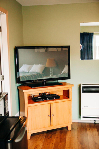 Public Area 2, 99 Mile Motel, Cariboo