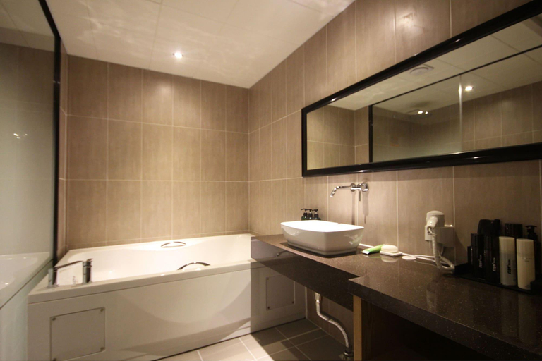 Bathroom 5, Busan Yeonsan-dong MU Plus Hotel, Yeonje