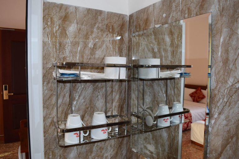Bathroom 4, My Ngoc Hotel, Buon Ma Thuot