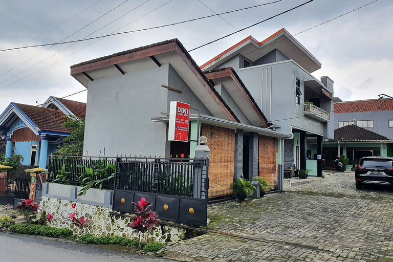 OYO 90252 Villa Dini & Homestay Batu, Malang