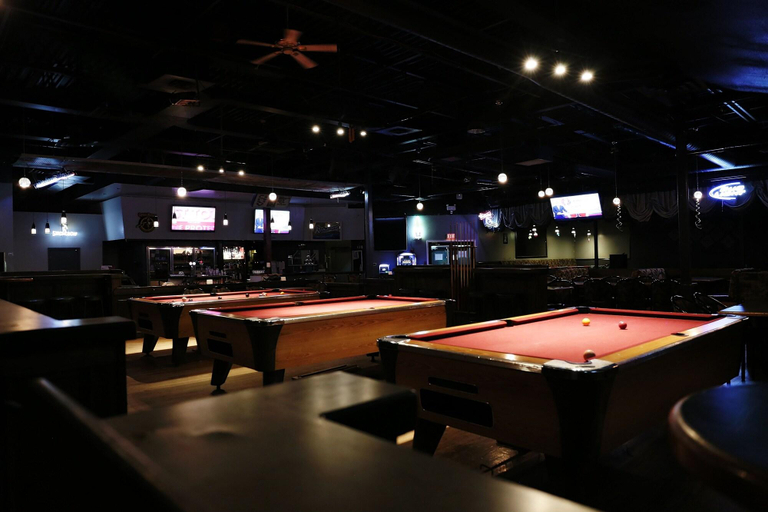 Food & Drinks 5, Tamarack Motor Inn, Division No. 9