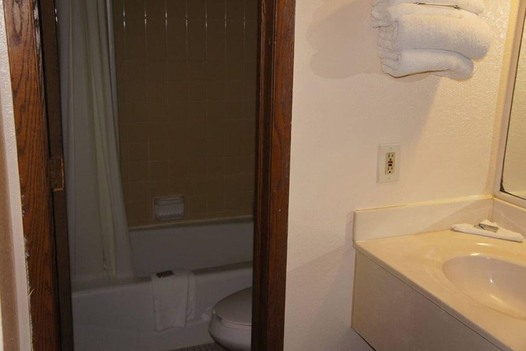 Bathroom 5, Econo Lodge Waite Park - St. Cloud, Stearns